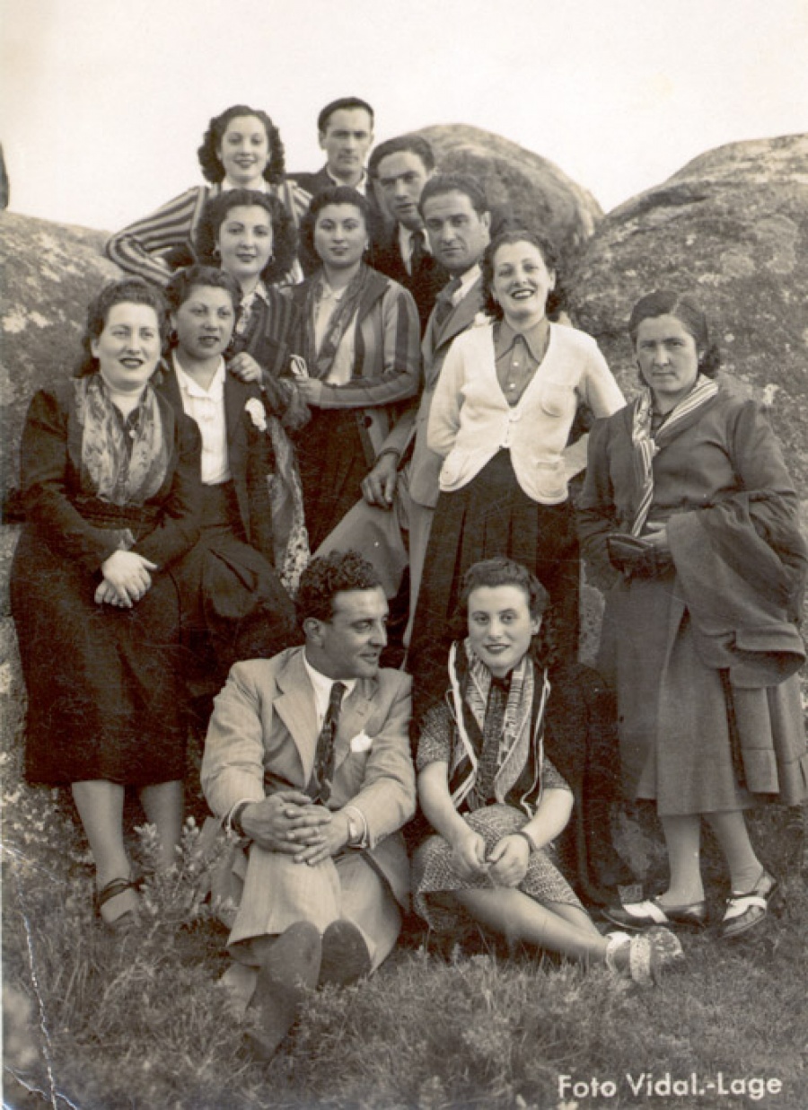1940 - Posando en el campo